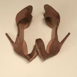 3/30 NEW! Faux Suede Heel (Size 9&10)